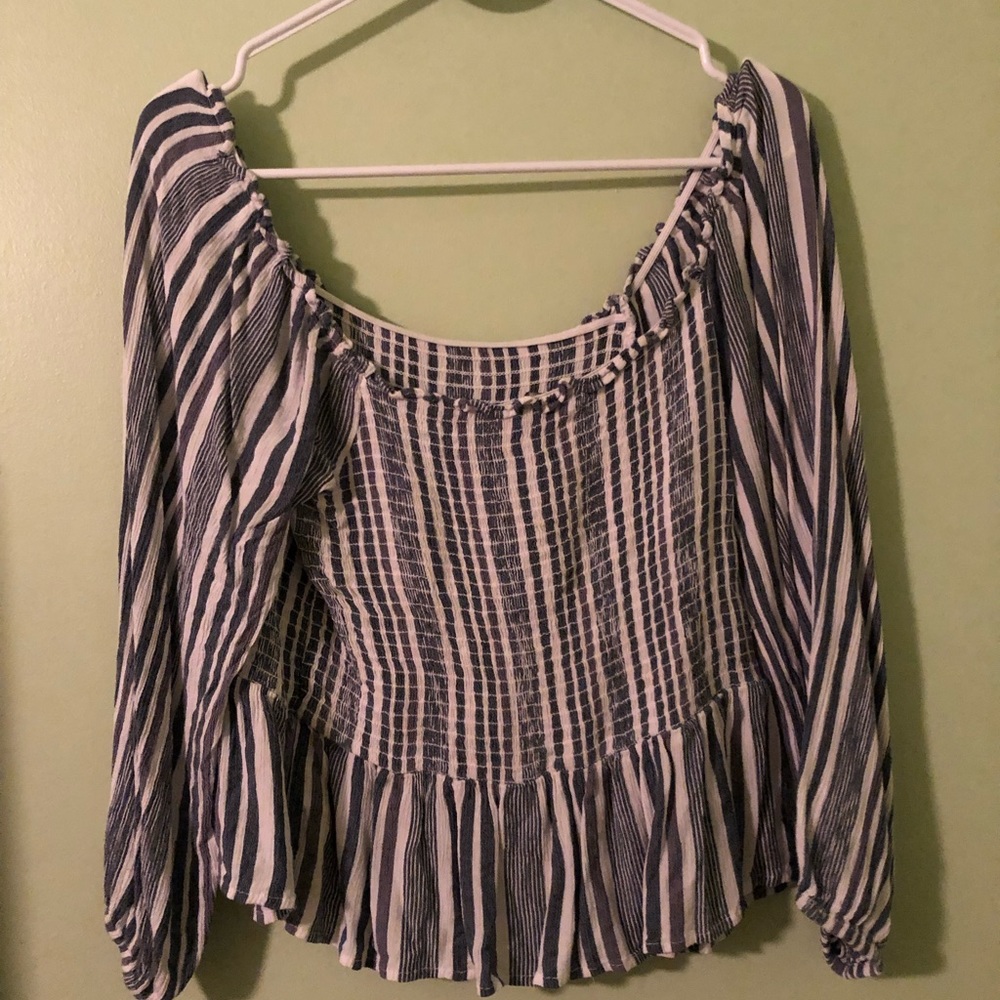 Super cute Off the shoulder top